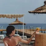 フロー サーフ＆ビーチホテル