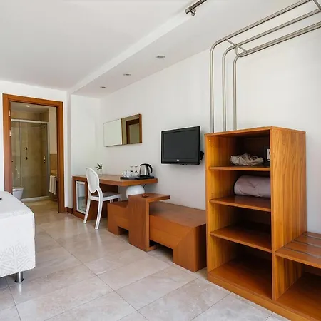 Flow Surf & Hotel 3*